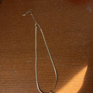Necklace with faux pearl 