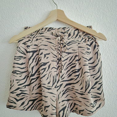 Shorts en satin à imprimé zèbre