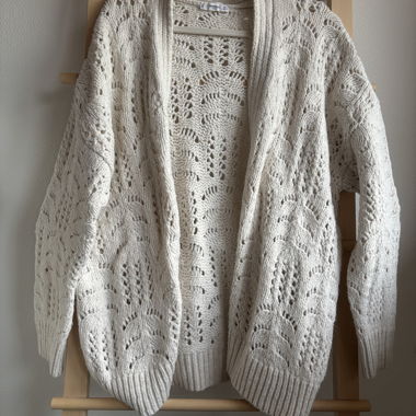 Cardigan mit Loch-Muster