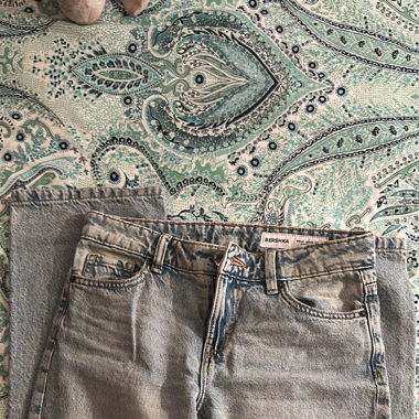 Jeans a vita bassa e gamba dritta