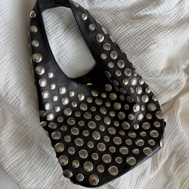 Sac à main noir à clous