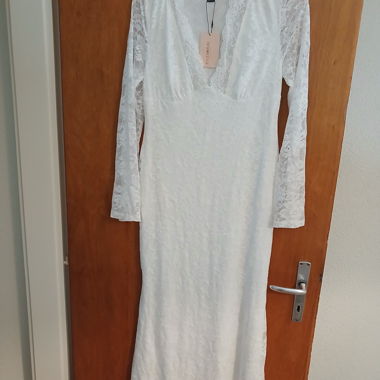 Weisses Spitzenkleid