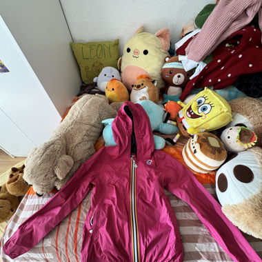 Veste imperméable fuchsia avec capuche