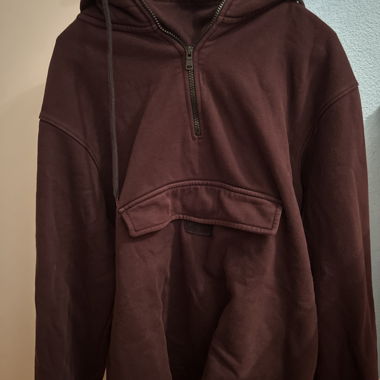 Dunkelroter Hoodie
