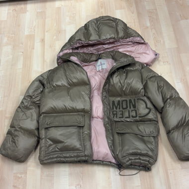Piumino Moncler con cappuccio