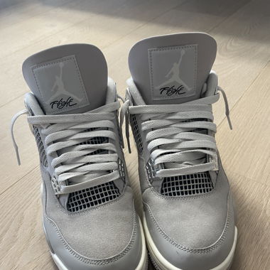 Jordan 4 Frozen Moments, nur wenige Male angezogen