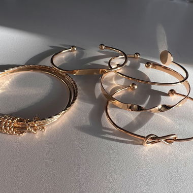 5 Stück Goldfarbene Armreif-Set