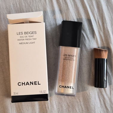 CHANEL Les Beiges Eau de Teint Medium Light