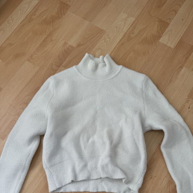 Flauschiger weisser Zara Pullover