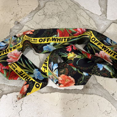 Off-White Schal mit Blumenmuster