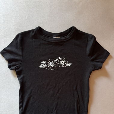 Crop Top manica corta con fiore