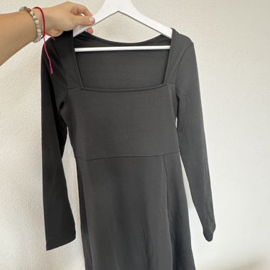 Robe noire manches longues