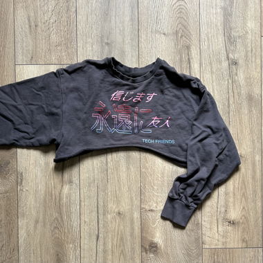 Grafischer schwarzer Sweater