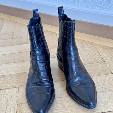 Vagabond Croc-Effect Ankle Boots