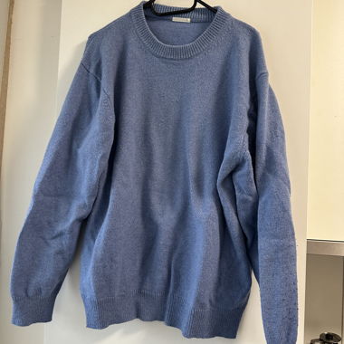 GU blauer Pullover