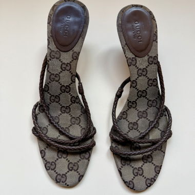 Gucci GG Sandalen mit Absatz