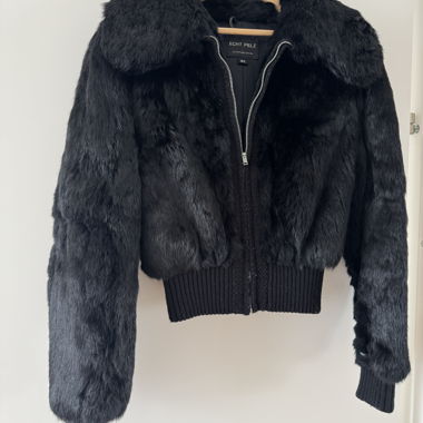 Schwarze Echtpelz-Jacke