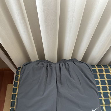 Nike short dri-fit gris