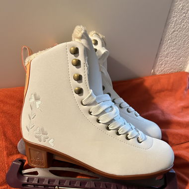 CHAYA Iceskates