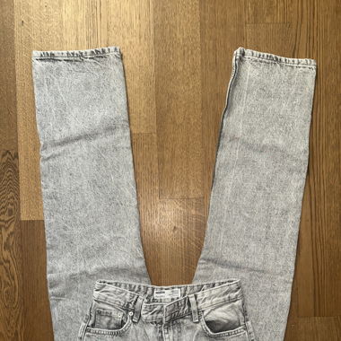 Straight leg high waist jeans