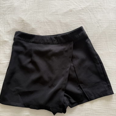 Short shorts (skirt)