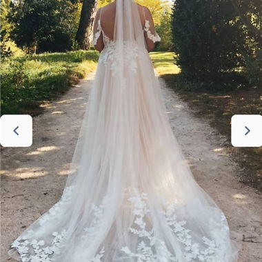 Madi Lane Brautkleid mit langer Schleppe