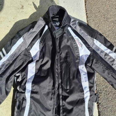 Akuma Motorrad Jacke Damen (Grösse L)