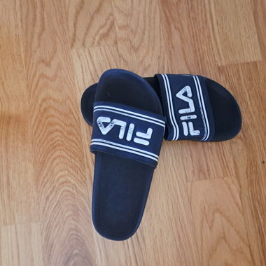 Fila water shoes size 33