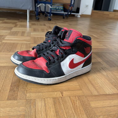 Air Jordan 1 Mid - Black/Fire red-white