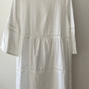 Weisses Spitzenkleid