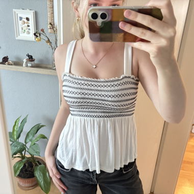 Débardeur blanc à smocks (style scandinave)