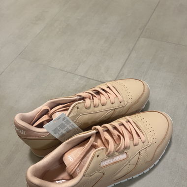 Reebok Leather Sneaker 