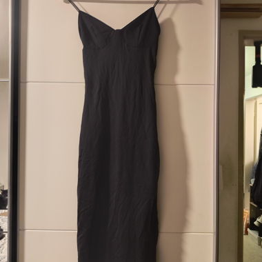 Bershka schwarzes Slip-Kleid