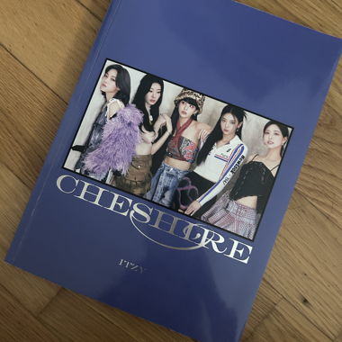 Coffret d’album ITZY Cheshire