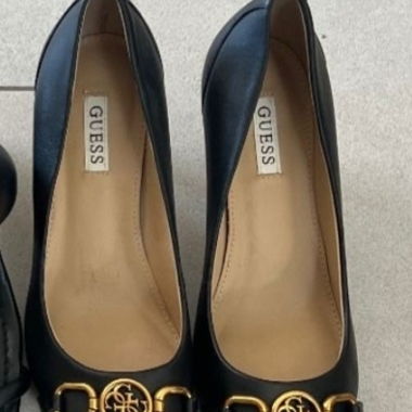Guess Black Logo Pump con Tacco