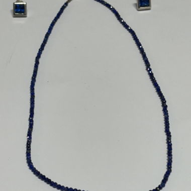 Ensemble collier et boucles d'oreilles bleues