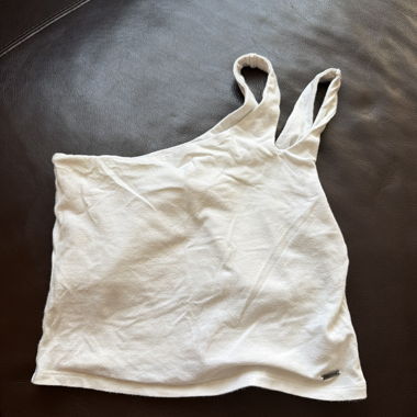 Weisses Tanktop mit Traegern