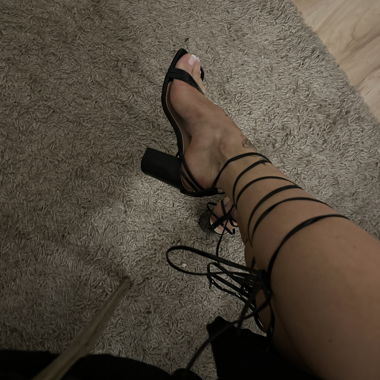 Schwarze High Heels zum binden