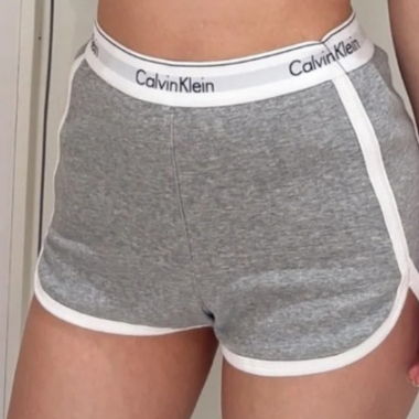 SHORT  -  CALVIN KLEIN