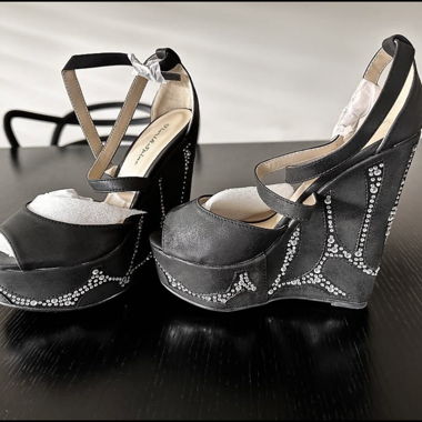 Schwarze Plateausandalen