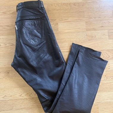 Pantaloncini in pelle neri, taglia 30