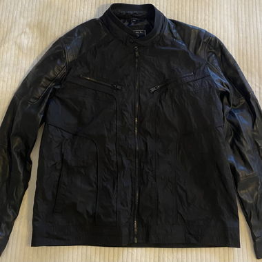 Leichte schwarze Jacke
