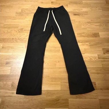 Pantalon de survêtement noir à jambes larges