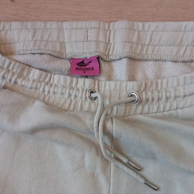 Pantaloni da allenamento verdastri