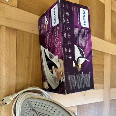 Iron: Philips GC4500 Series