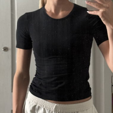T-shirt noir à manches courtes