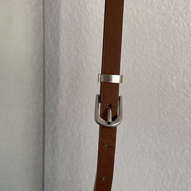 Brauner dünner Ledergürtel 