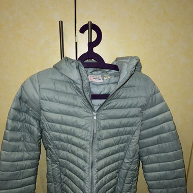 Hellblaue Übergangsjacke