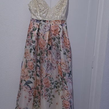 Robe fleurie sans manches