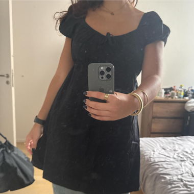 LITTLE BLACK ARMS HOLLISTER DRESS